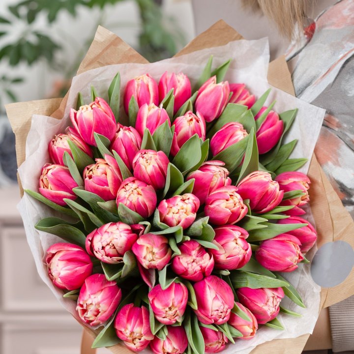 Букет пионовидных тюльпанов в Пскове